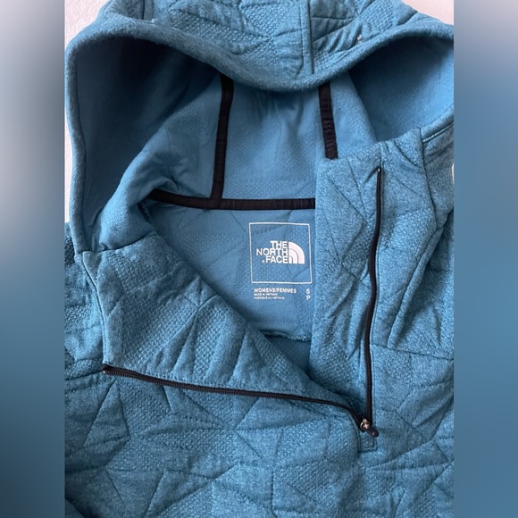 North Face Pullover - Picture 3 of 3